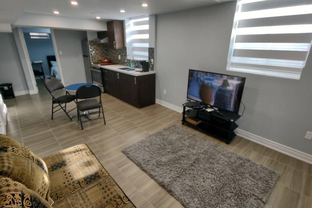 Prestige Accommodation Self-Contained 2 Bedrooms Suite Ajax Exterior photo